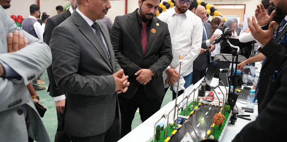 العامري يشيد بإبداعات الطلبة في معرض الذكاء الاصطناعي