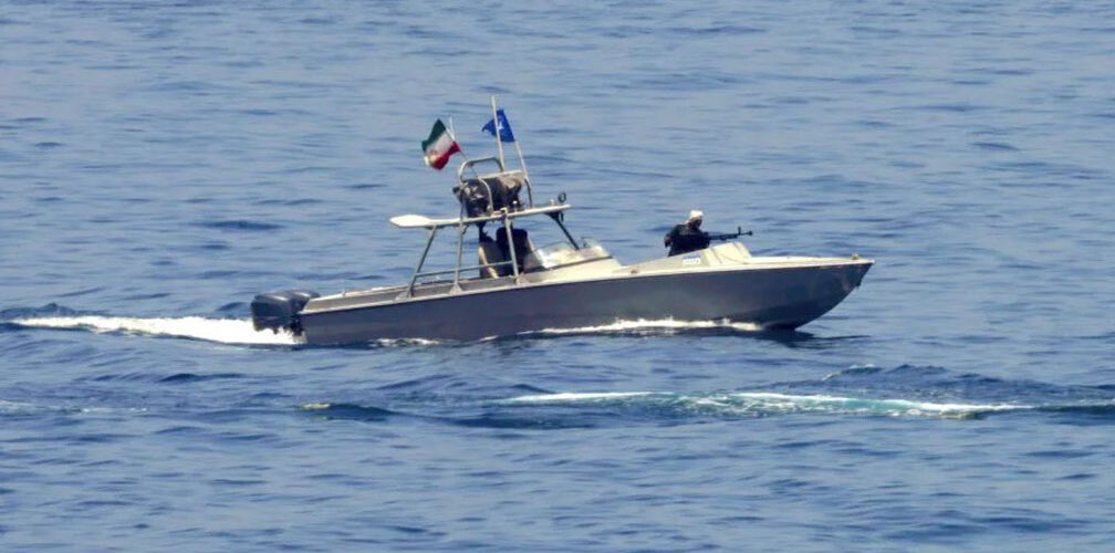 إيران تعلن "إعادة السيطرة" على مضيق هرمز رداً على "الحصار الأميركي"