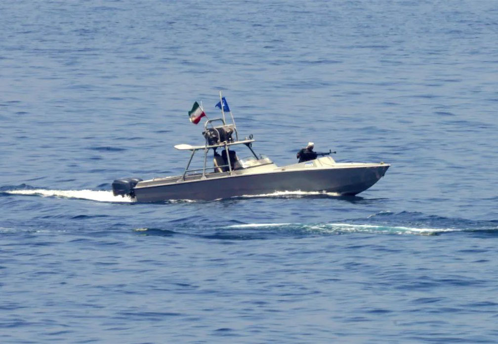 إيران تعلن "إعادة السيطرة" على مضيق هرمز رداً على "الحصار الأميركي"