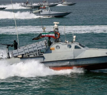 تسنيم: إيران تعيد ناقلتين أثناء توجههما نحو مضيق هرمز اليوم