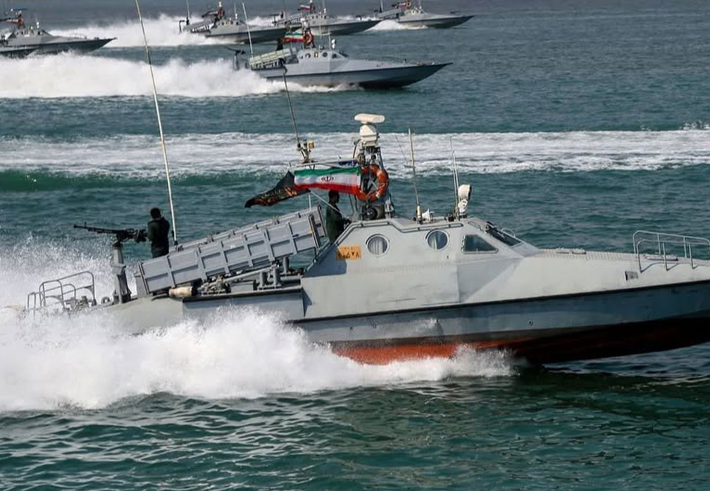 تسنيم: إيران تعيد ناقلتين أثناء توجههما نحو مضيق هرمز اليوم