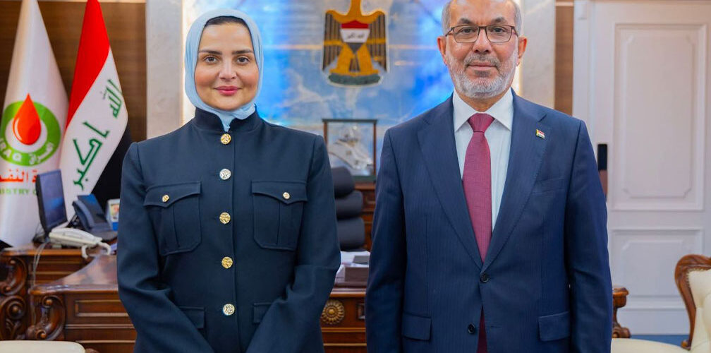 ايمان المالكي مع وزير النفط