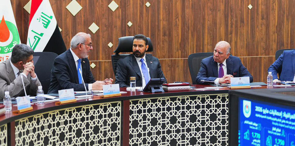 رئيس الوزراء مع وزارة النفط