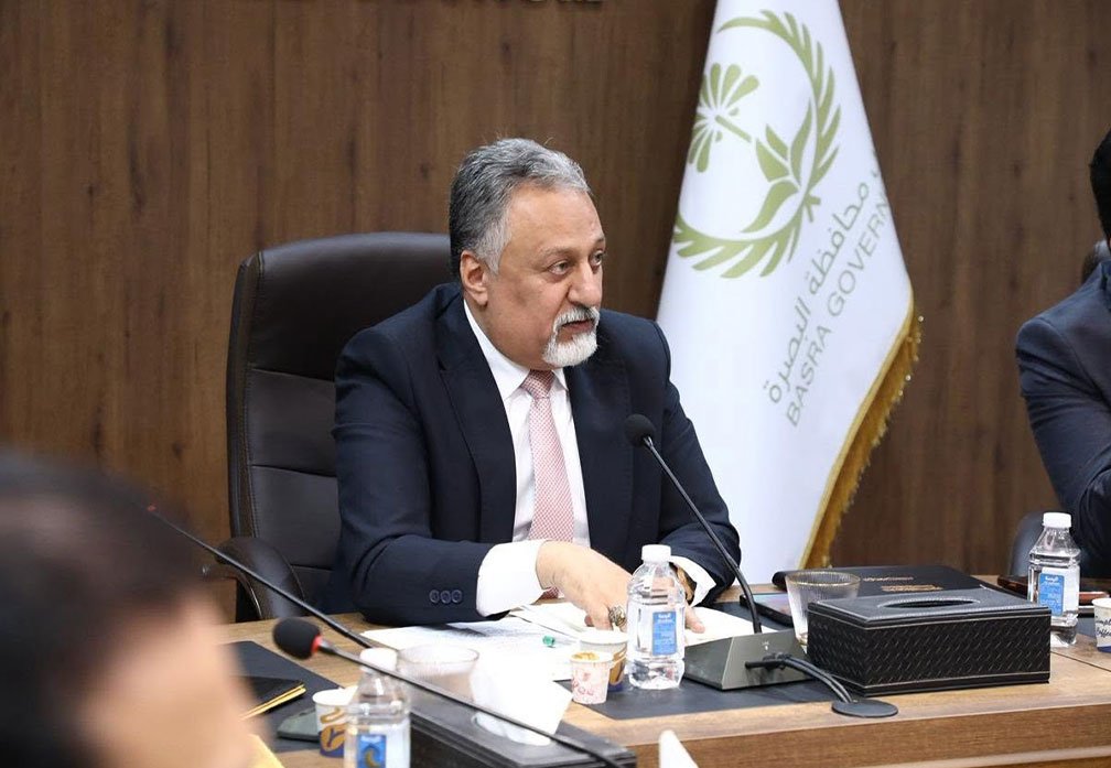 نائب رئيس مجلس محافظة البصرة أسامة السعد خلال اجتماع لمجلس المحافظة