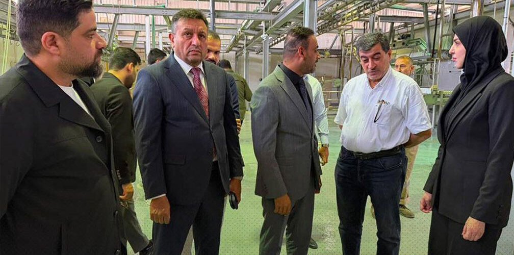 مسؤولون خلال جولة ميدانية في المجزرة العصرية بالبصرة بمناسبة افتتاح التشغيل التجريبي للمشروع 