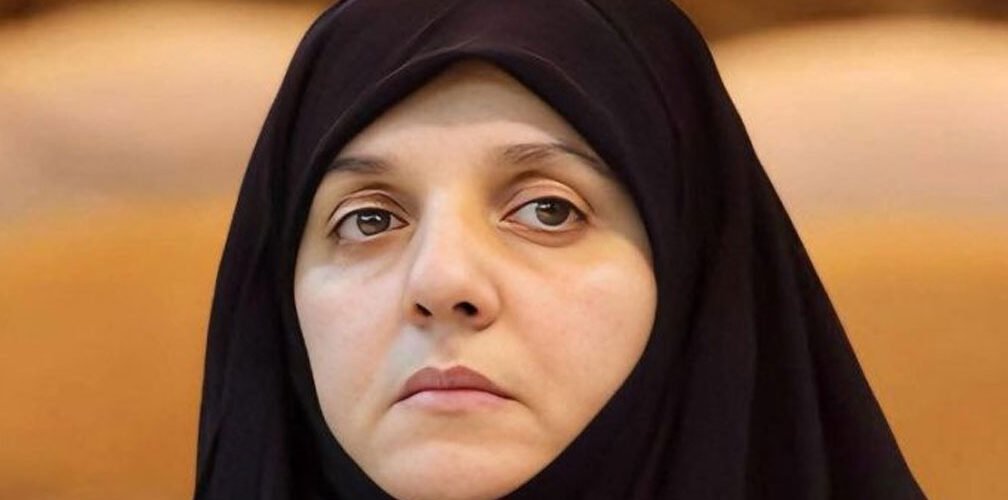 سوزان السعد عضو مجلس النواب خلال اجتماع رسمي لمناقشة الشؤون البرلمانية 