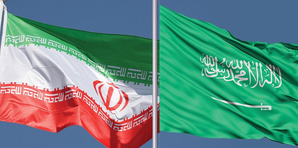 علمَا إيران والسعودية يرفرفان
