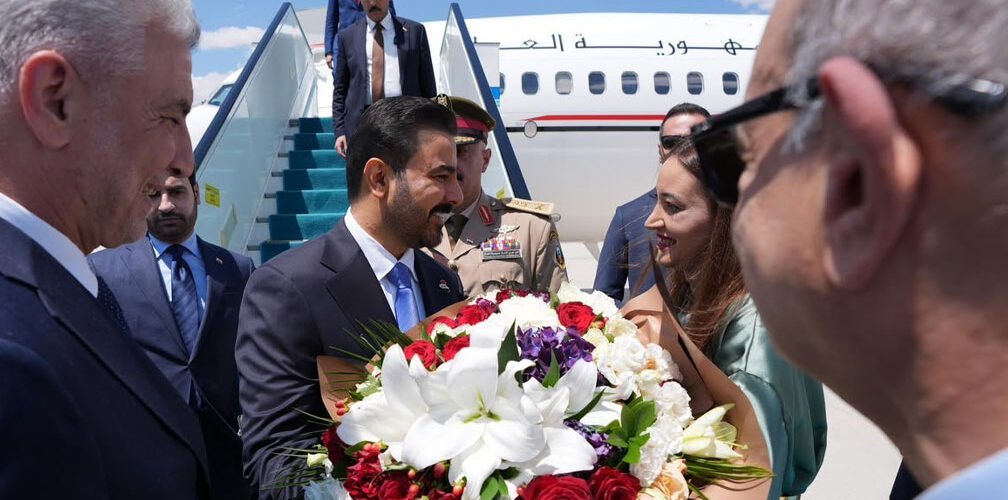 رئيس الوزراء علي فالح الزيدي يصل إلى تركيا وسط استقبال رسمي في مطار أنقرة