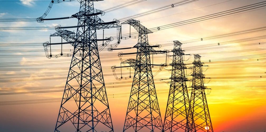 أبراج وخطوط نقل الطاقة الكهربائية في البصرة وسط مطالب بالحفاظ على حصة المحافظة من الكهرباء 