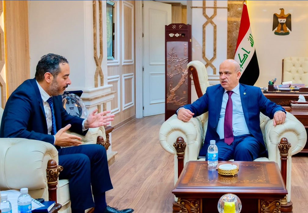 وكيل وزارة النفط لشؤون الاستخراج نصير عزيز يبحث مع مدير شركة شل في العراق