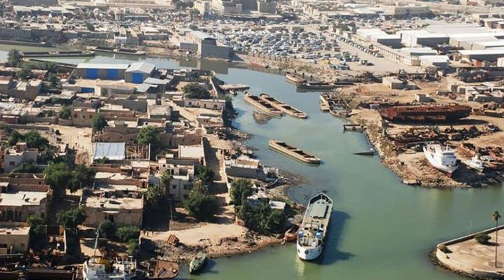منظر جوي للقرنة في البصرة ونهرها