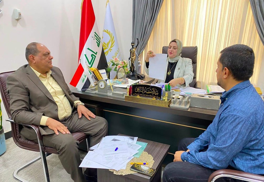 رئيس لجنة النزاهة في مجلس محافظة البصرة بيداء الناهي خلال اجتماع