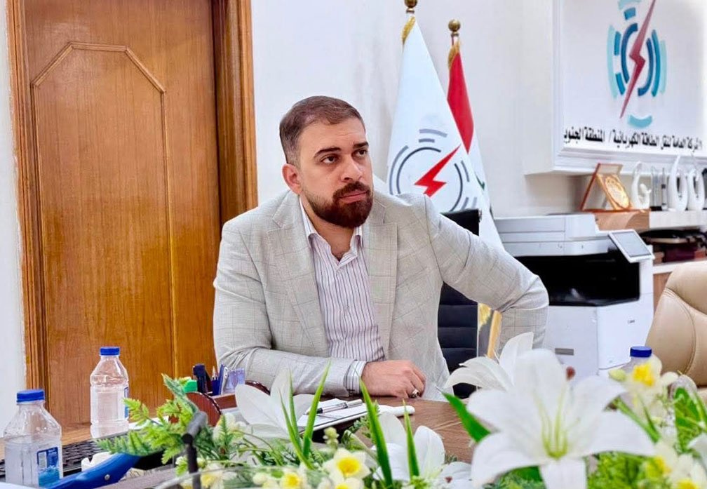 حسين الدراجي خلال اجتماع رسمي في مقر الشركة العامة لإنتاج الطاقة الكهربائية