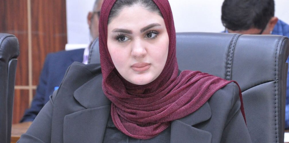 سارة الحسيني رئيسة لجنة الإعمار والتطوير في مجلس محافظة البصرة