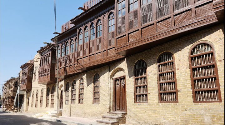 شناشيل البصرة التراثية بواجهاتها الخشبية ونوافذها المزخرفة