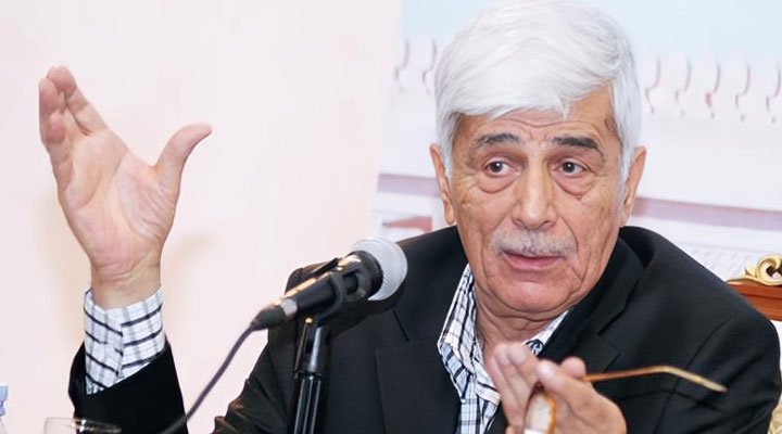 الشاعر البصراوي كاظم الحجاج أثناء حديثه في لقاء ثقافي.