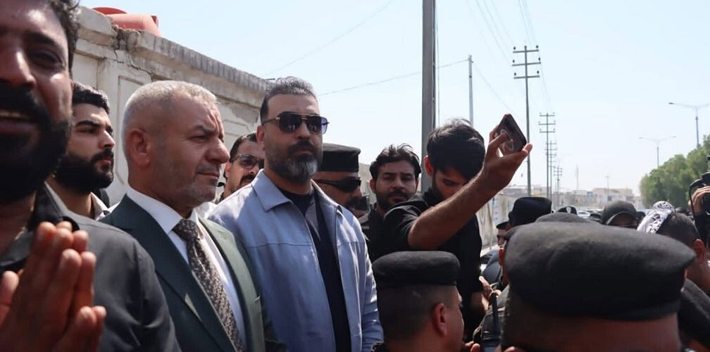 مدير تربية البصرة يلتقي متظاهري ملف الـ19 ألف درجة