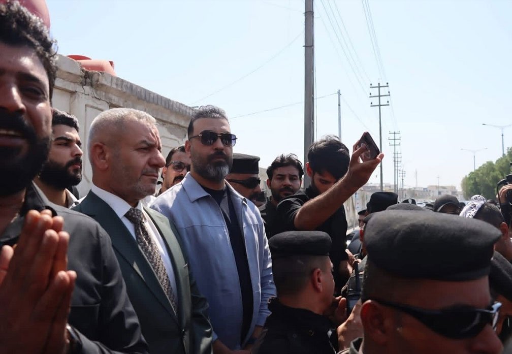 مدير تربية البصرة يلتقي متظاهري ملف الـ19 ألف درجة