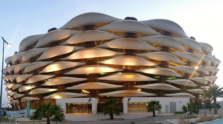ملعب البصرة الدولي من الخارج بتصميمه المعماري المميز