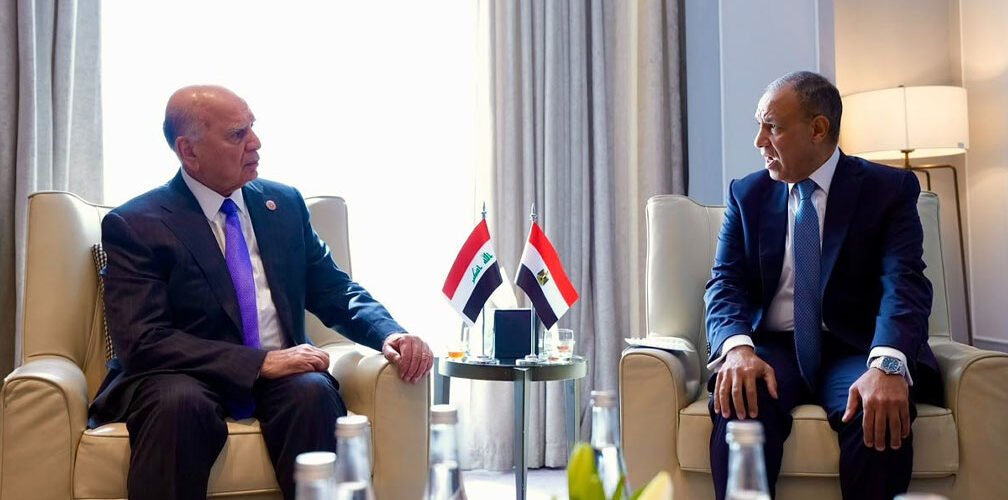 فؤاد حسين يلتقي بدر عبد العاطي في عمّان لبحث التعاون الثنائي 