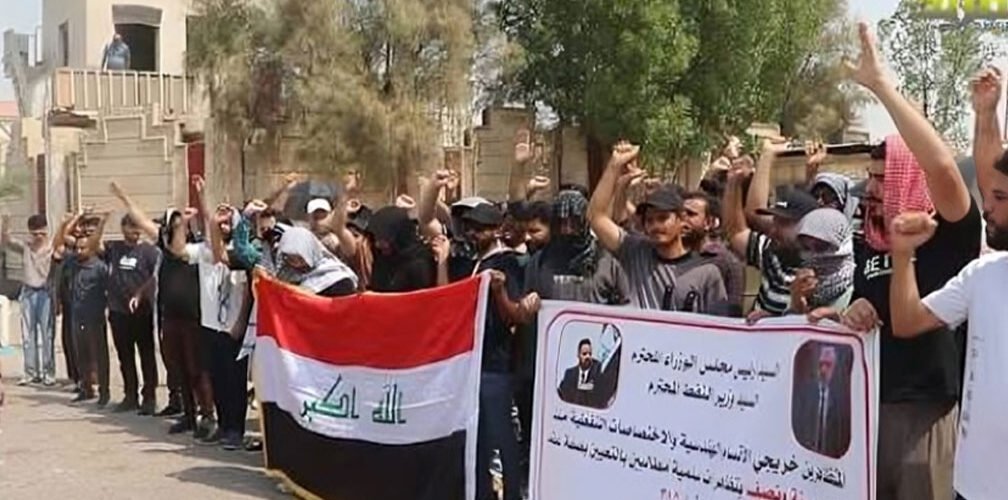 تظاهرة عمال وموظفي شركة إيجز أمام موقع شركة إيني في البصرة