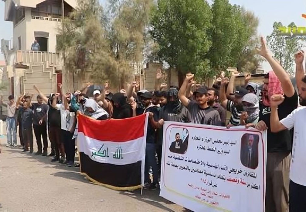 تظاهرة عمال وموظفي شركة إيجز أمام موقع شركة إيني في البصرة