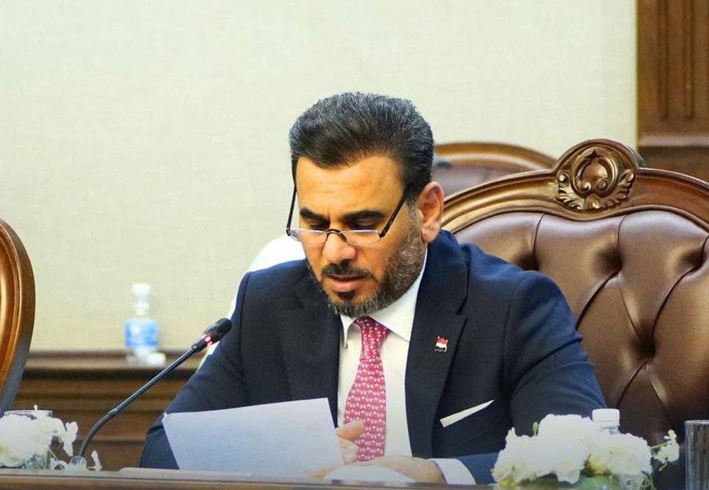 النائب علي شداد خلال اجتماع رسمي في مجلس النواب العراقي