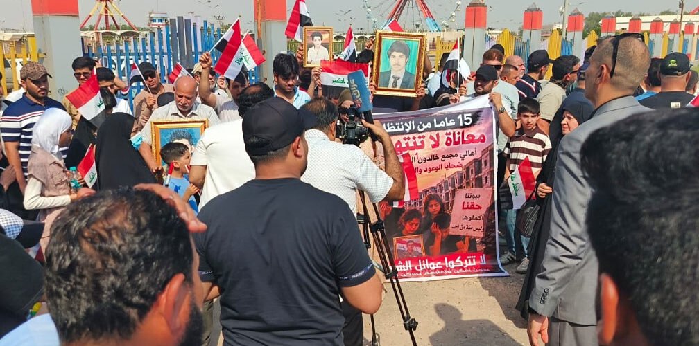 وقفة احتجاجية لذوي الشهداء للمطالبة بإكمال مجمع الخالدون السكني في البصرة