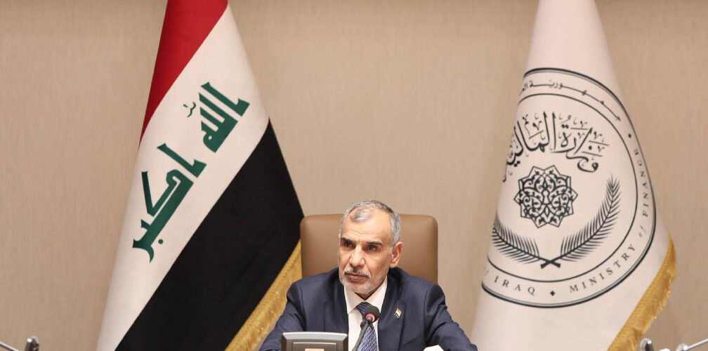 وزير المالية العراقي فالح الساري خلال اجتماع رسمي