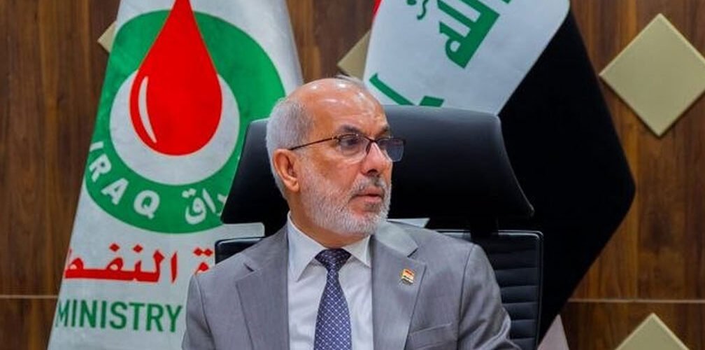 وزير النفط العراقي باسم محمد خضير خلال اجتماع في وزارة النفط