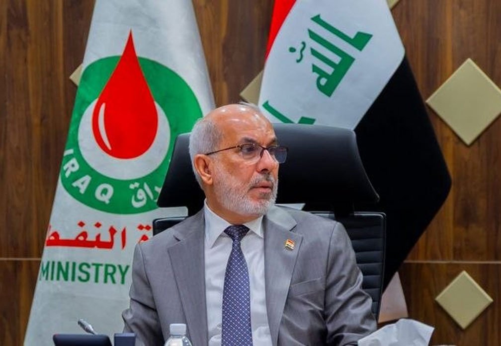 وزير النفط العراقي باسم محمد خضير خلال اجتماع في وزارة النفط