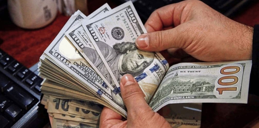 الدولار الأمريكي وسعر صرفه في العراق بعد اعتماد السعر الجديد