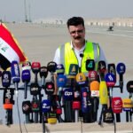 عبد الله عاتي الحربي خلال مؤتمر صحفي في ميناء الفاو الكبير بشأن نسب إنجاز مشاريع الميناء