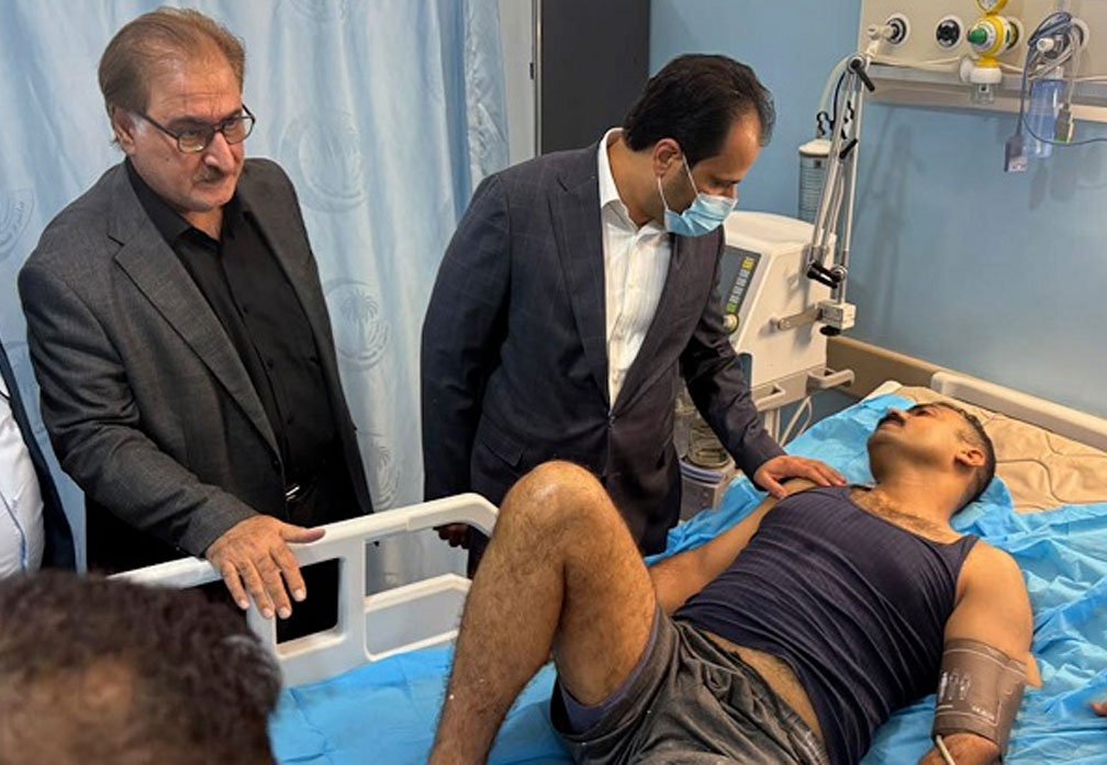 زيد الإمارة يزور العقيد سيف في المستشفى الكويتي بالبصرة للاطمئنان على حالته الصحية بعد إصابته