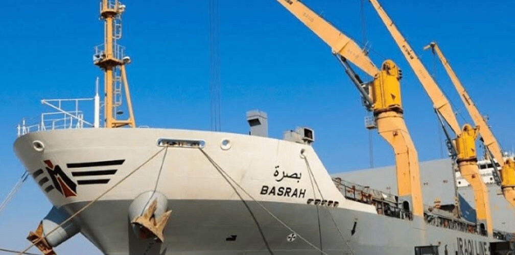 سفينة الناقل البحري العراقي بصرة في ميناء عراقي