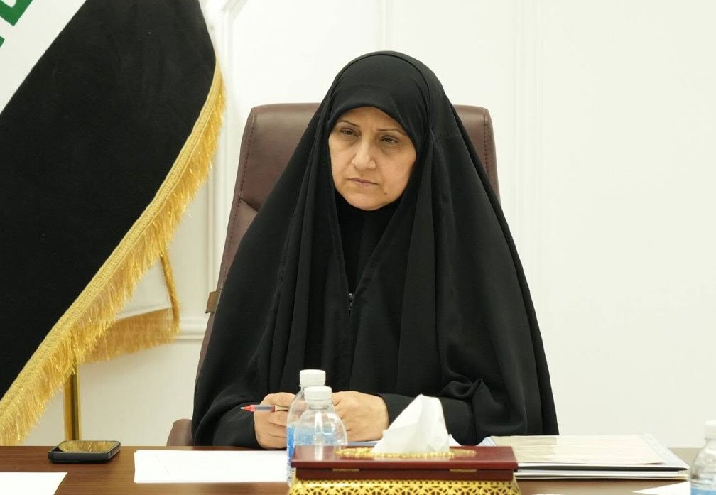 وزيرة الاتصالات السابقة، النائبة الحالية هيام الياسري في مكتبه