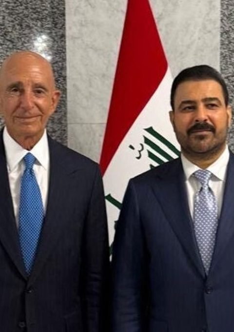 رئيس الوزراء العراقي علي فالح الزيدي والمبعوث الرئاسي الأمريكي توم باراك