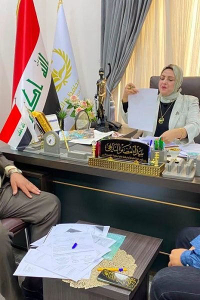 رئيس لجنة النزاهة في مجلس محافظة البصرة بيداء الناهي خلال اجتماع