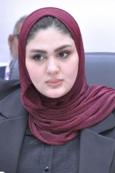 سارة الحسيني رئيسة لجنة الإعمار والتطوير في مجلس محافظة البصرة