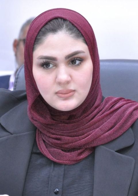 سارة الحسيني رئيسة لجنة الإعمار والتطوير في مجلس محافظة البصرة