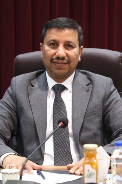 عضو مجلس محافظة البصرة شكر العامري خلال اللقاء رسمي