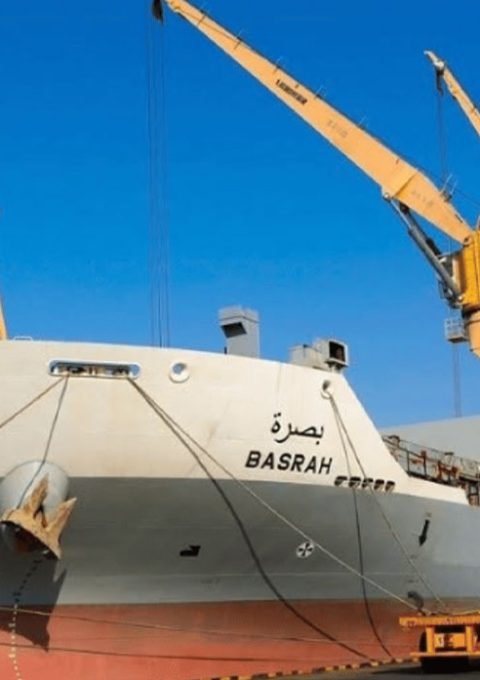 سفينة الناقل البحري العراقي بصرة في ميناء عراقي